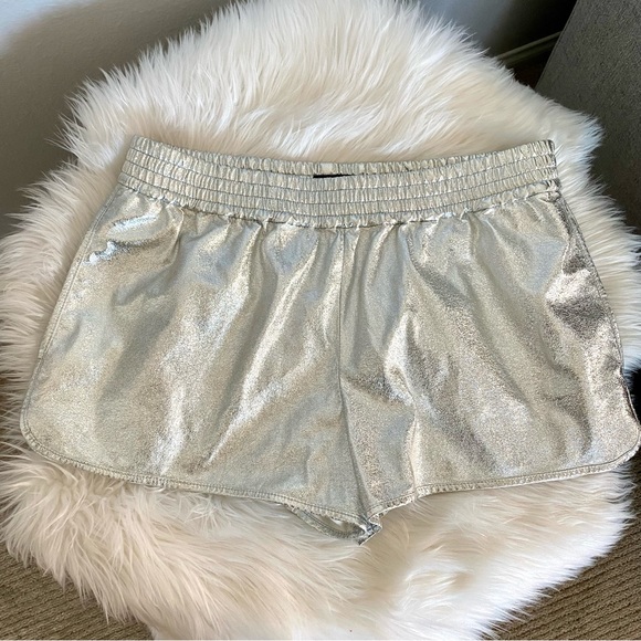 Limited Edition! Nicki Minaj x FENDI “Prints On” FW19 Capsule Collection - Picture 7 of 9